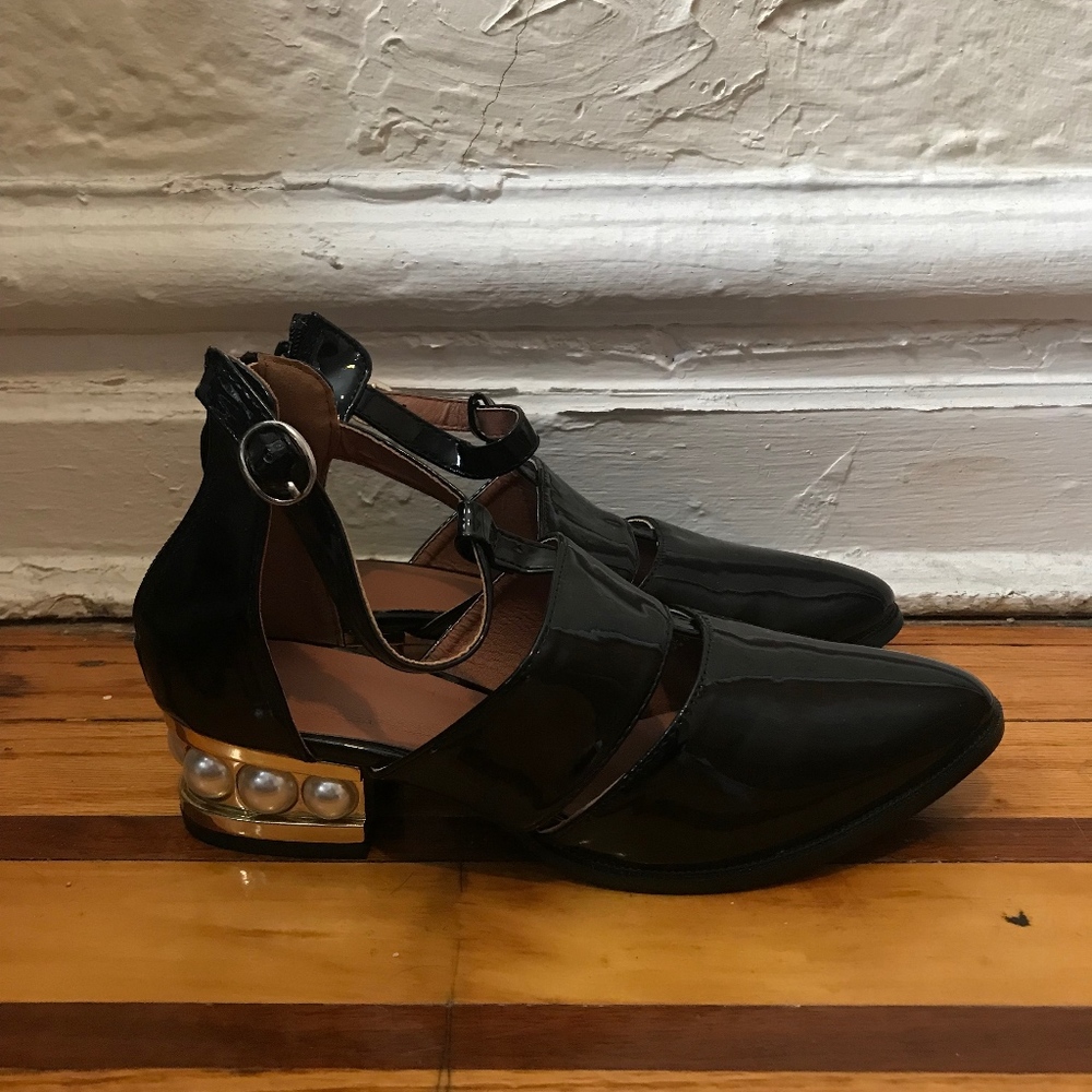 Black Patent Shoes with Pearl Heel